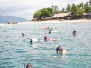 Snorkeling di sekitaran Gili Meno